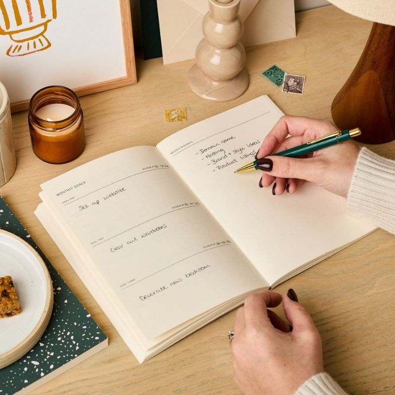 Pages Monthly Goals agenda perpétuel Ink & Bloom - objectifs mensuels avec date limite et notes