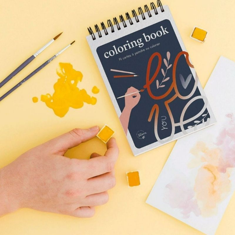 carnet de coloriage pour adulte crayons, feutres, aquarelle