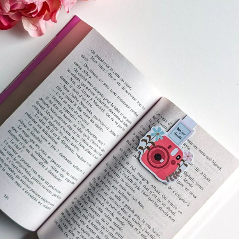 marque-page magnétique style vintage et moderne polaroïd rose et fleuri fabrication artisanale en france avril & novembre