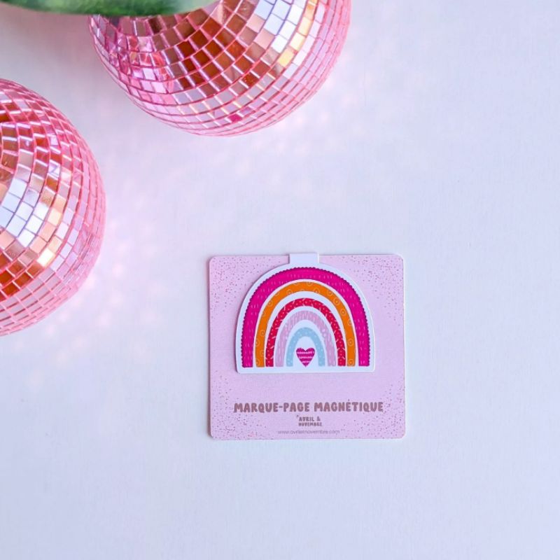 Zoom sur le Marque-Page Magnétique Arc-en-Ciel, plastifié et fait main en France