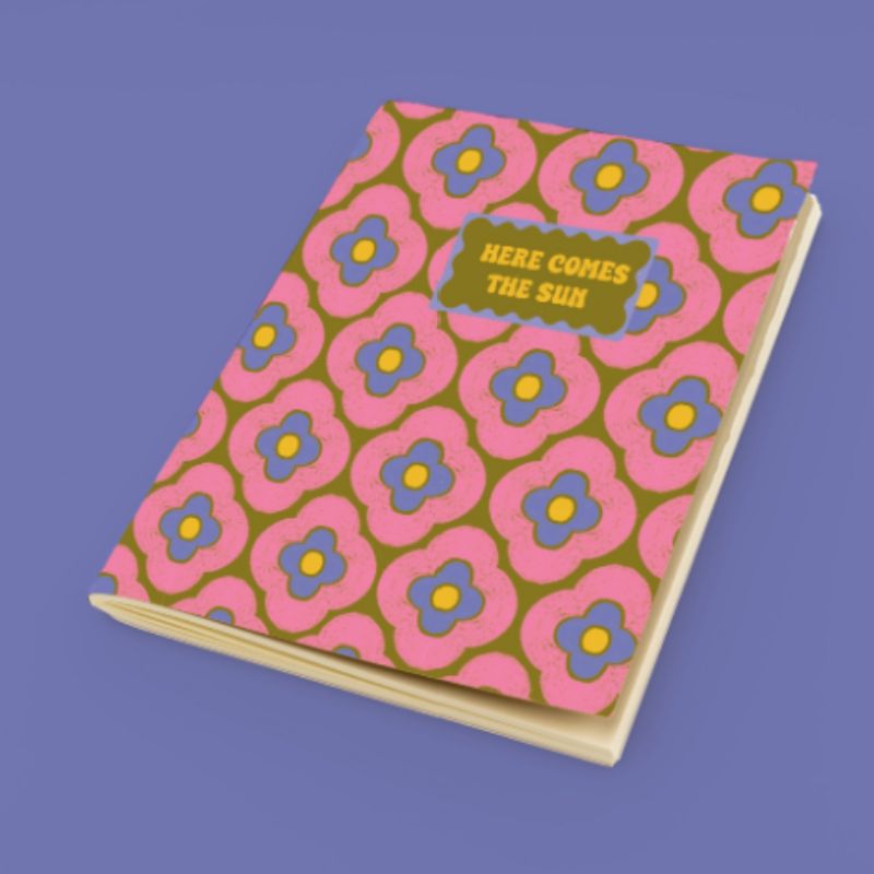 petit carnet souple motif retro here comes the Sun. Format A5 imprimé en france sur papier recyclé. création Gwendoline Lefeuvre. 