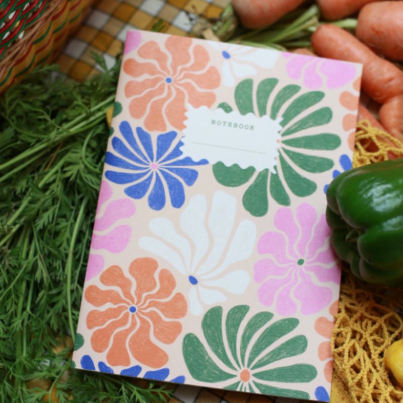 carnet de notes couverture fleurs. Carnet coloré broché avec pages intérieures à lignes fines. format A5