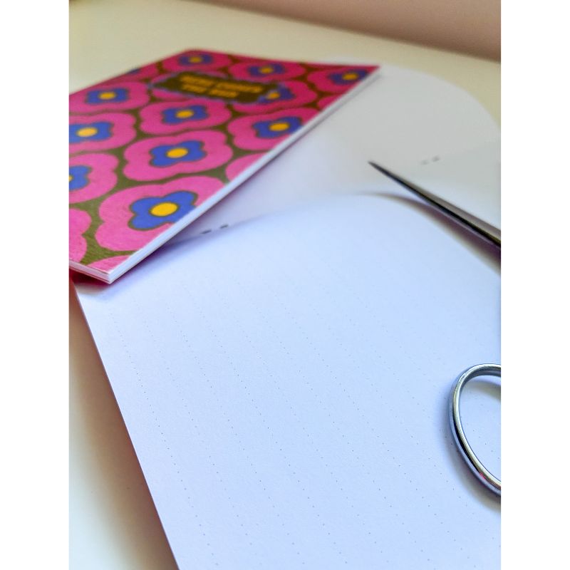 carnet style retro avec pages intérieures lignées. couverture souple format A5 écoresponsable