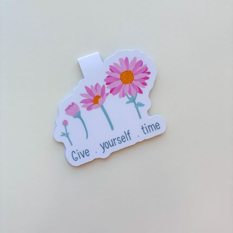 Marque-page magnétique Give Yourself Time, illustration florale rose et message positif, Avril & Novembre