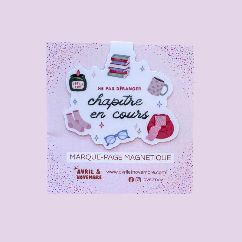 Marque-page magnétique Cosy "Ne pas déranger, chapitre en cours", illustration bougie, mug, plaid et livres, packaging Avril & Novembre