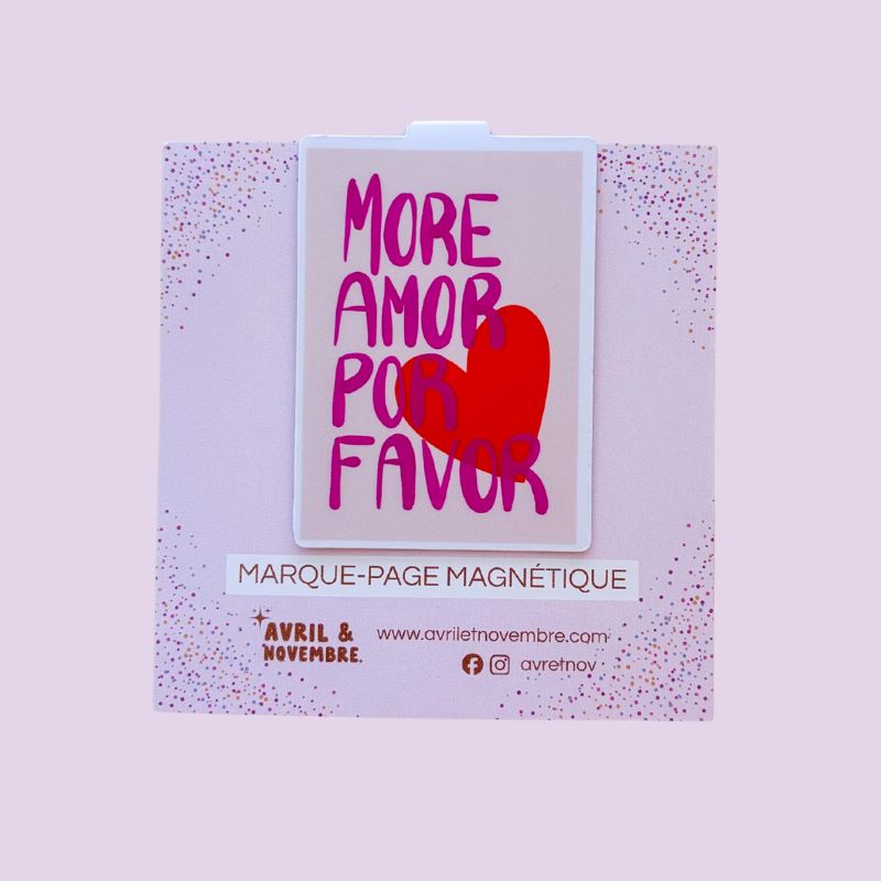 Packaging du marque-page magnétique More Amor Por Favor, lettering rose vif et cœur rouge, papeterie Avril & Novembre