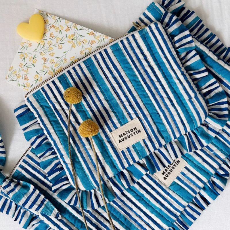 petite pochette bleue en tissu matelassé block print