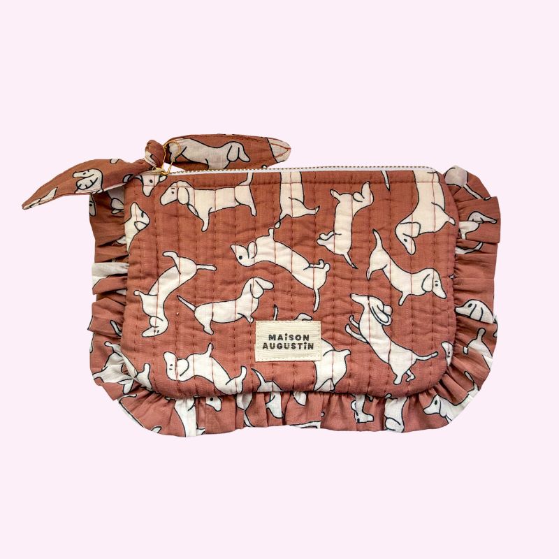 Petite pochette en tissu marron avec illustrations de teckel pour ranger vos essentiels