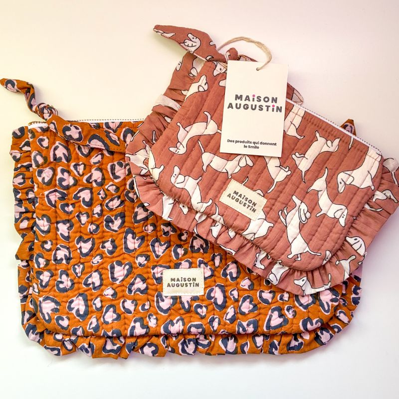 grande pochette leo et petite pochette teckel le combo parfait pour votre sac à main