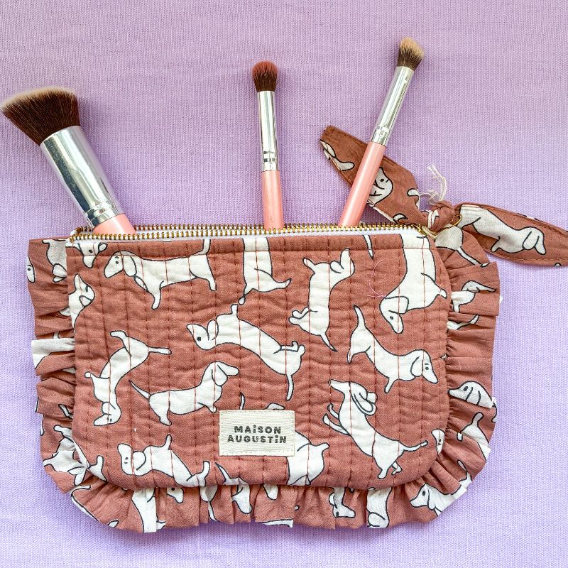 pochette en tissu matelassé motif chien pour maquillage